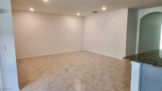 Building Photo - 3034 Royal Gardens Ave