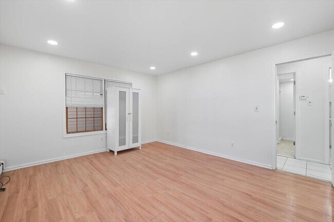 Building Photo - 56 POPLAR St