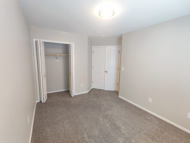 Building Photo - 165 Sagebrush Ave