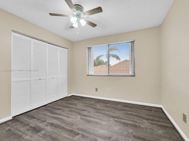 Building Photo - 2957 Oak Park Cir
