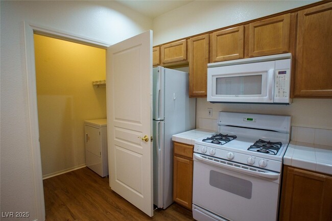 Building Photo - 1000 Duckhorn Ct