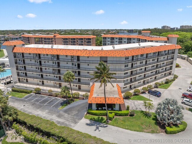 Building Photo - 2871 N Ocean Blvd