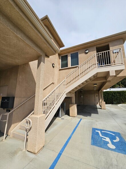 Building Photo - 605 E Alvarado St