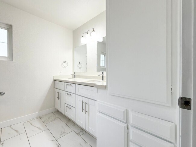 Building Photo - Charming Single Level in Carlsbad!