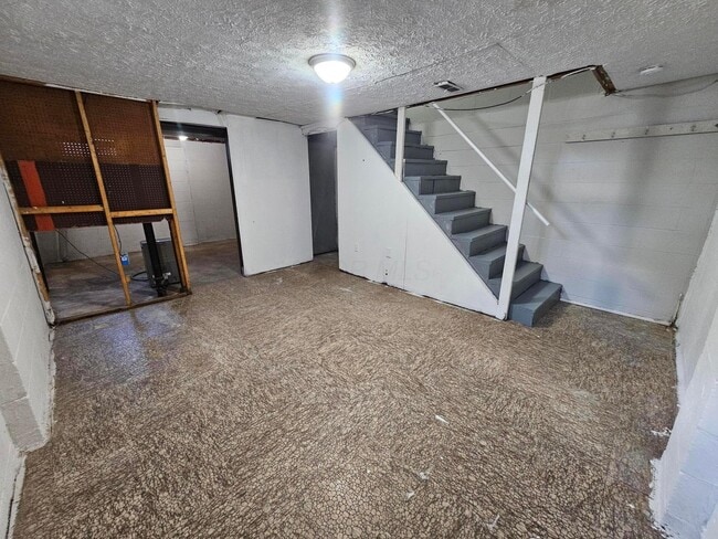Building Photo - 2084 Brookfield Rd