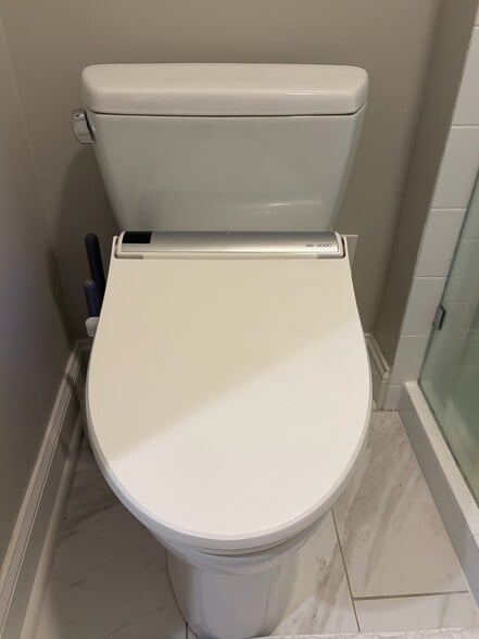 Building Photo - 7602 Lakeside Village Dr