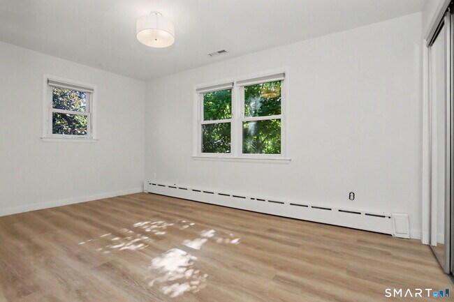 Building Photo - 92 Burwood Ave