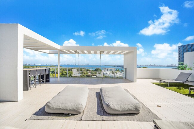 Building Photo - 3900 Biscayne Blvd