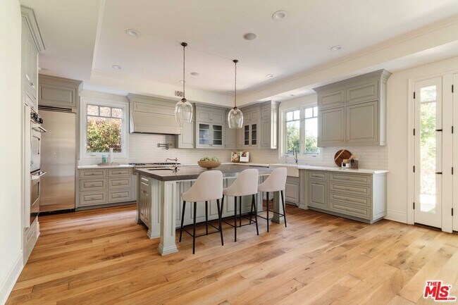 Building Photo - 685 San Lorenzo St