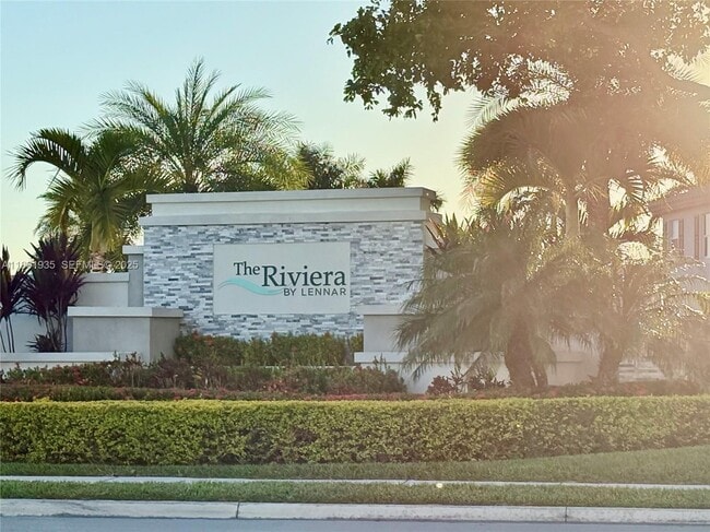 Building Photo - 1020 SE 26th Ter