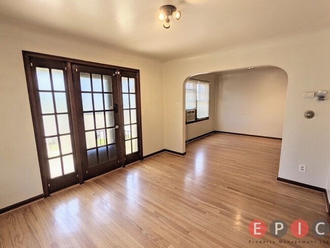 Building Photo - 237