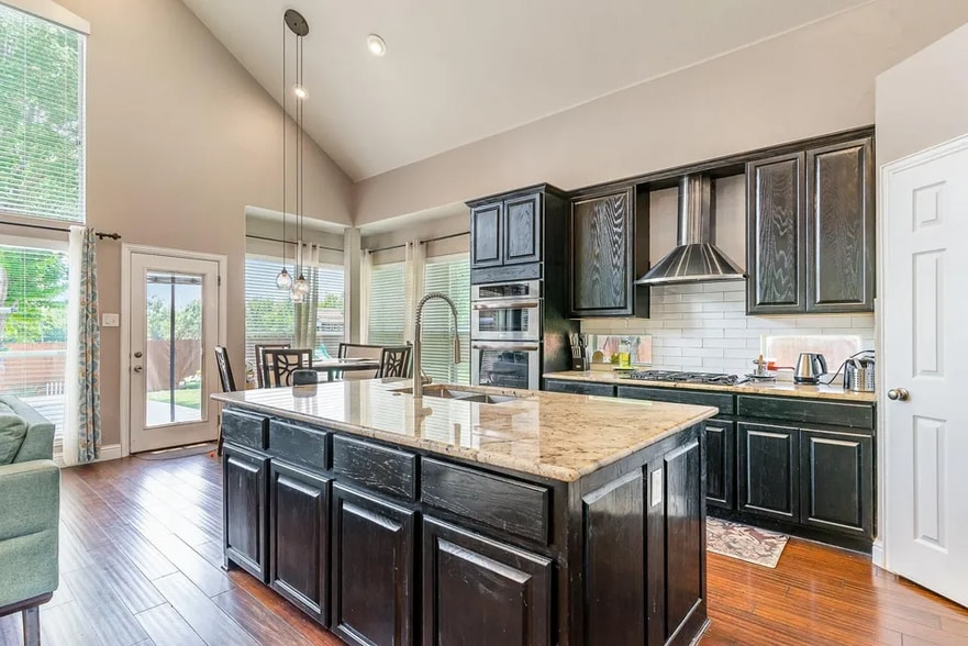 Building Photo - 1620 Ridgecove Dr