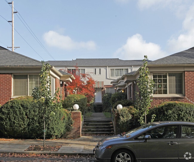 Primary Photo - Taylor Court Apartments