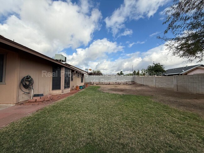 Building Photo - 20831 N 16th Ave