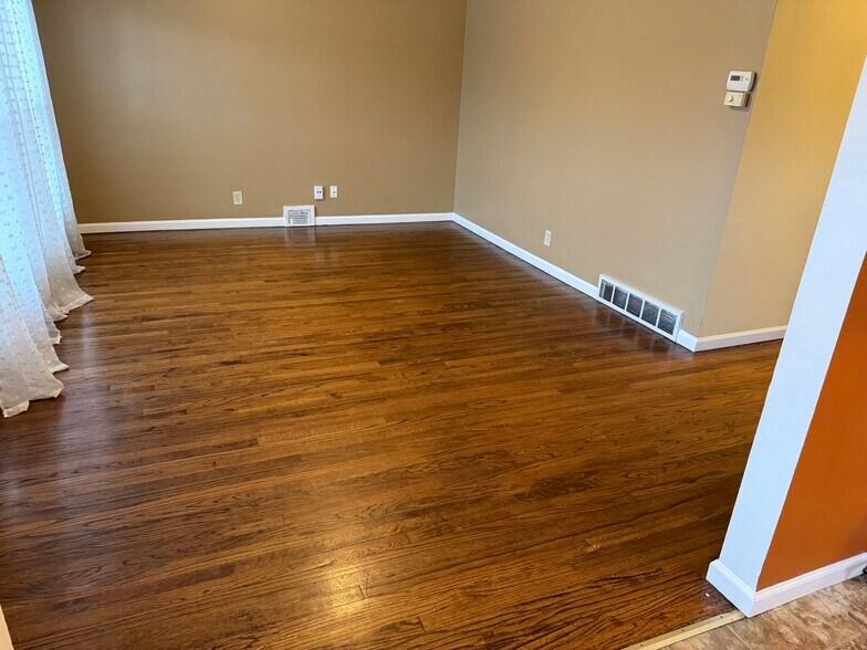 Building Photo - 5409 E 131st St