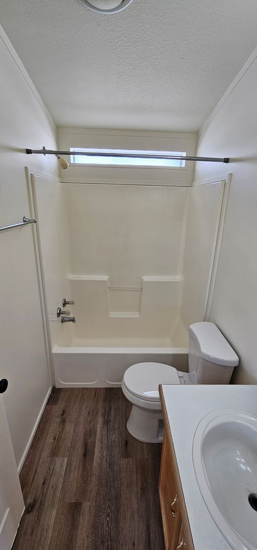 Building Photo - Fully Renovated 3Bd/2Ba Home in River Rock Fenced Yard Pet Friendly