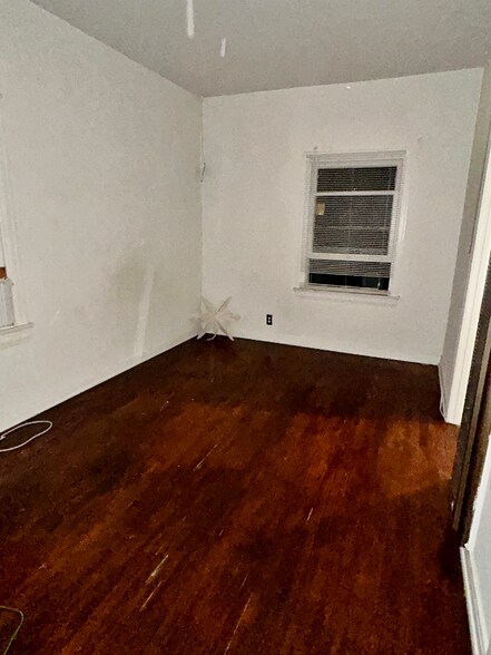 Building Photo - 2025 Cheremoya Ave