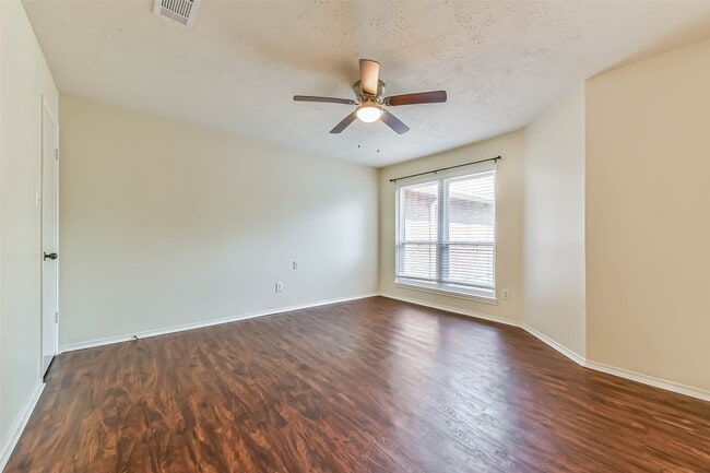 Building Photo - 3327 S Country Meadows Ln
