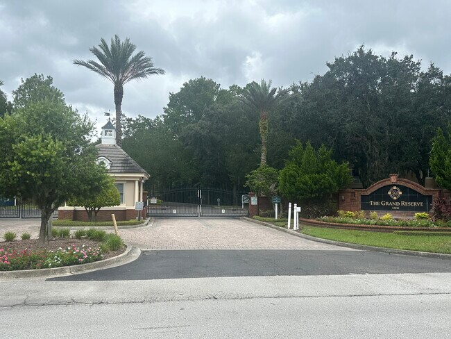 Building Photo - 13810 Sutton Park Dr N