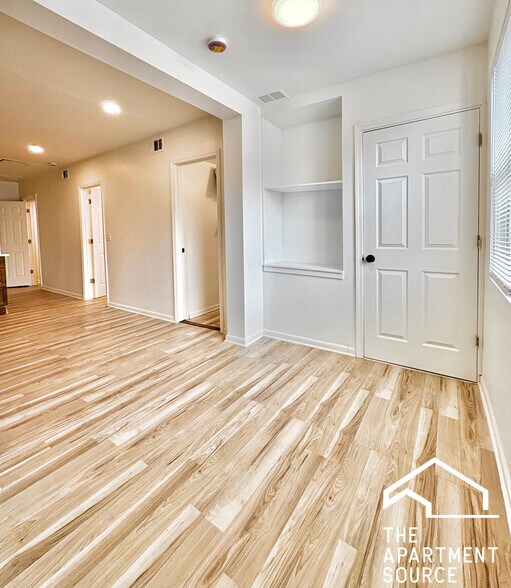 Building Photo - 3140 N Kimball Ave