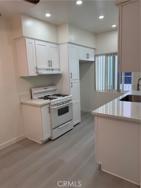 Building Photo - 580 W Stocker St