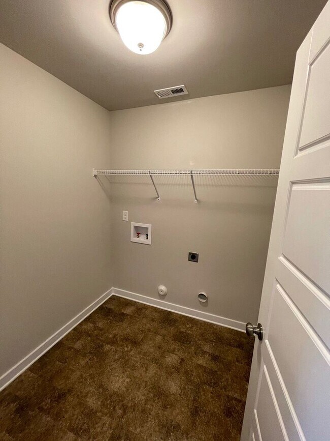 Building Photo - Home for Rent in St James Subdivision in Pinson, AL!!! Available Now!
