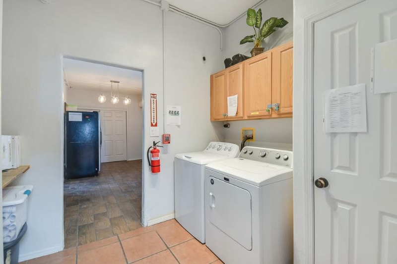 Building Photo - 832 Monterrey Rd NE