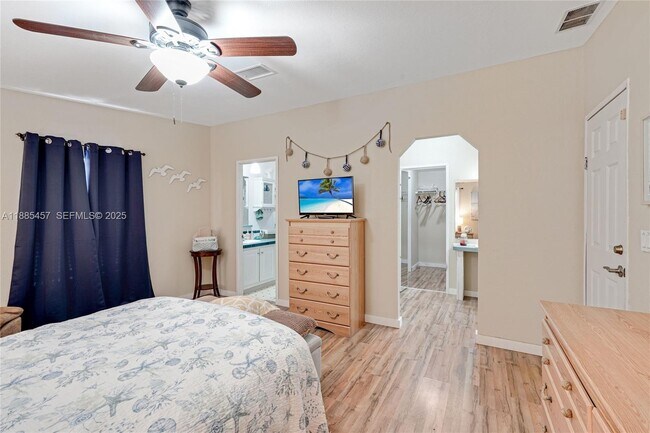 Building Photo - 945 Plantation Rd