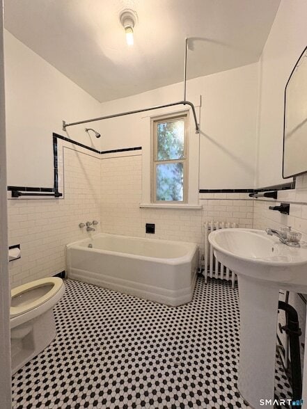 Building Photo - 787 Elm St