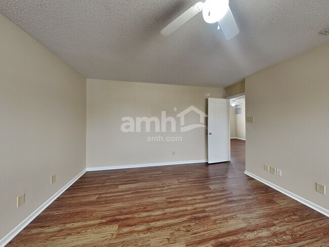 Building Photo - 6805 W Littleton Dr