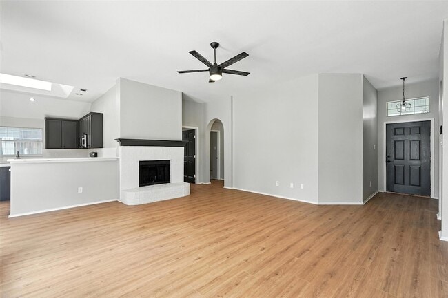 Building Photo - 10405 Belfort Dr