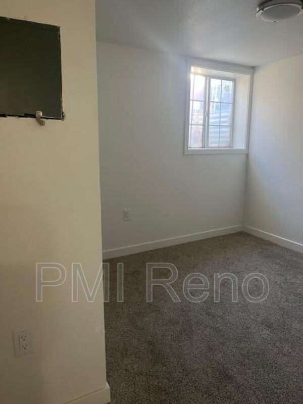 Building Photo - 614 Kuenzli St