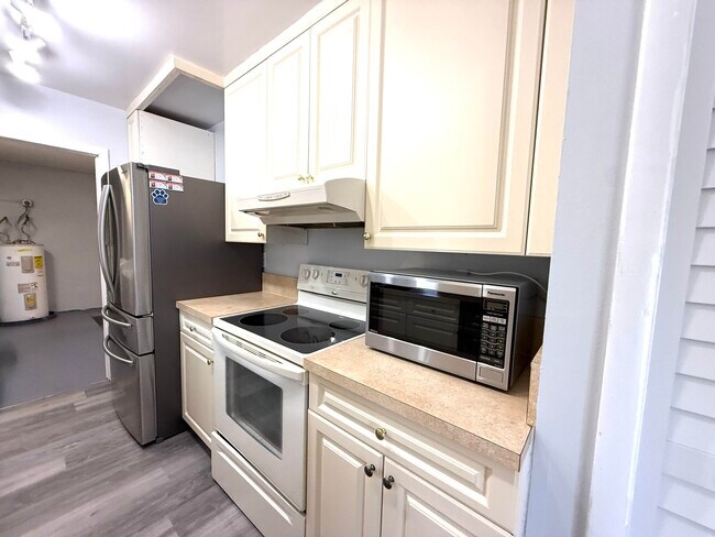 Building Photo - 16394 Pimlico Dr E