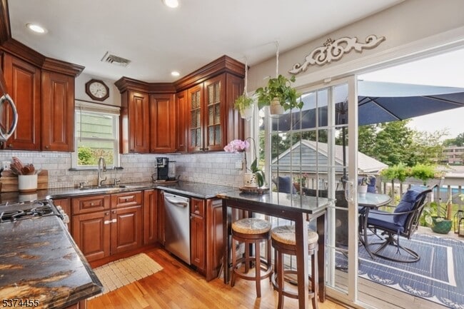 Building Photo - 51 Brookhill Ter
