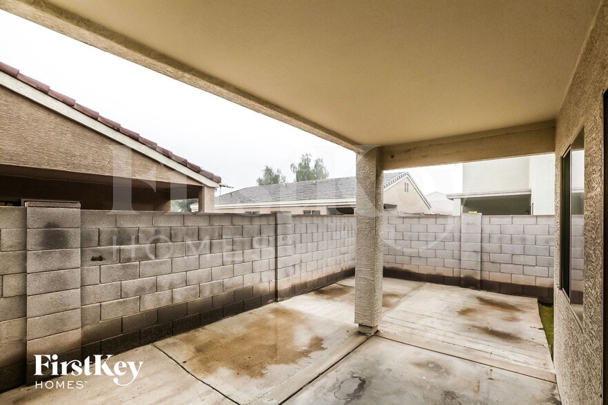 Building Photo - 8338 W Hughes Dr