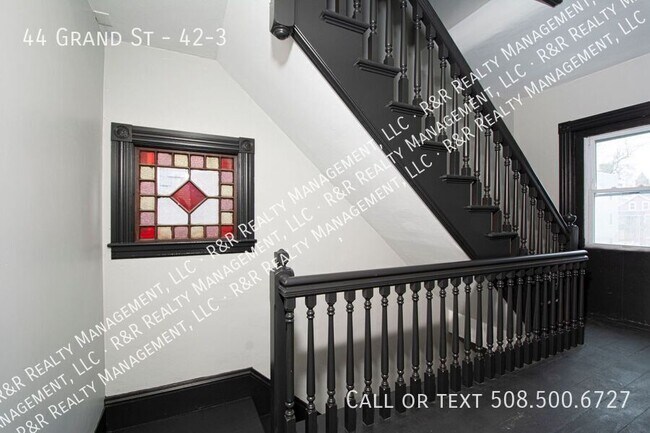 Building Photo - 44 Grand St