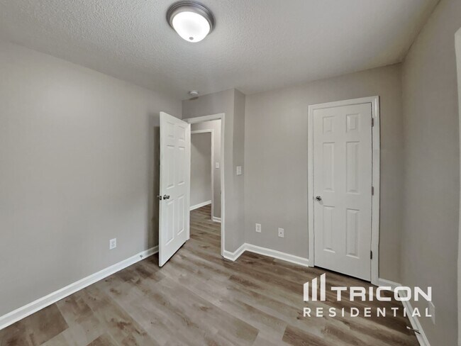 Building Photo - 5945 Presentation St