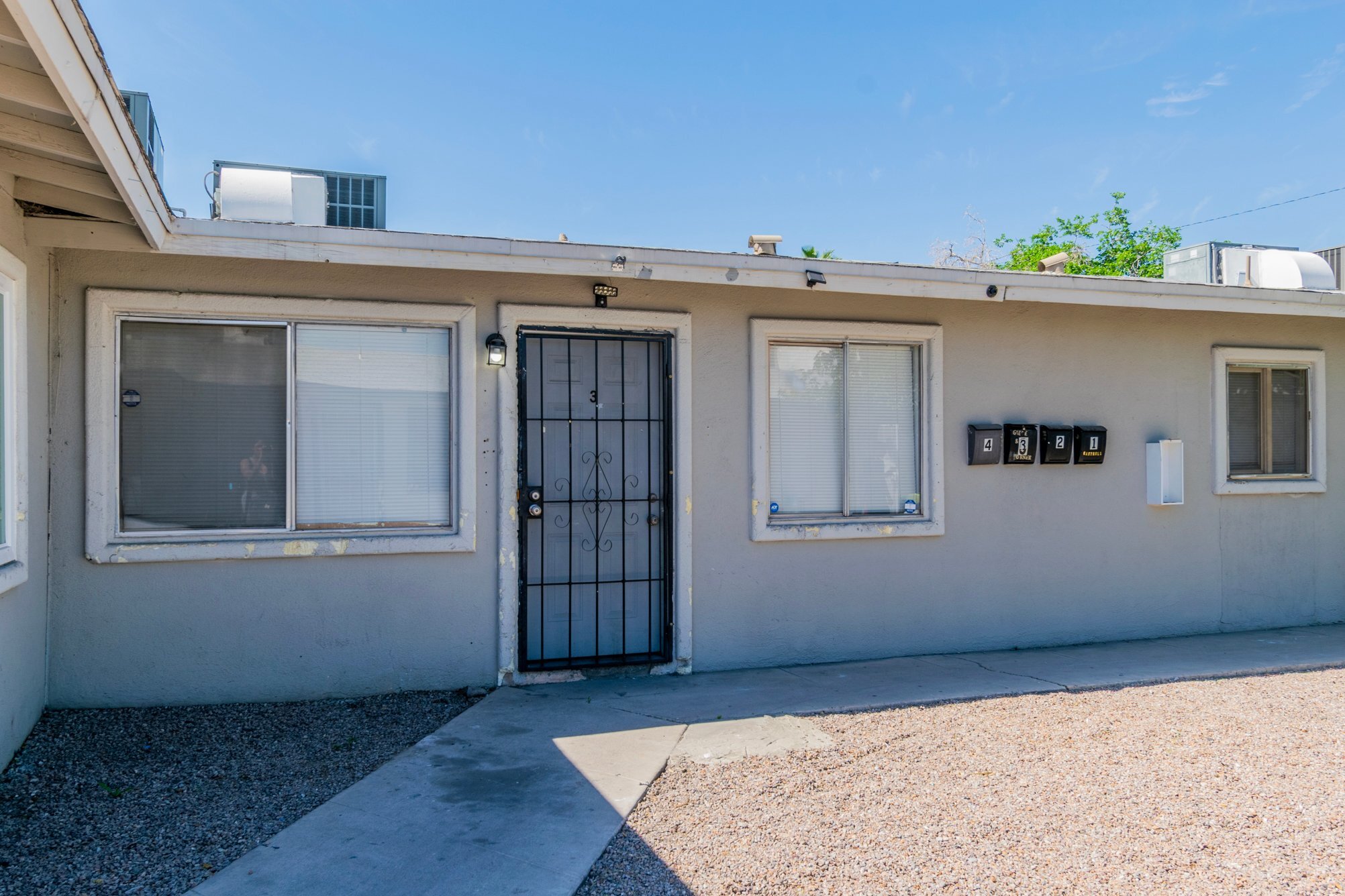 Building Photo - 2508 E Mesquite Ave