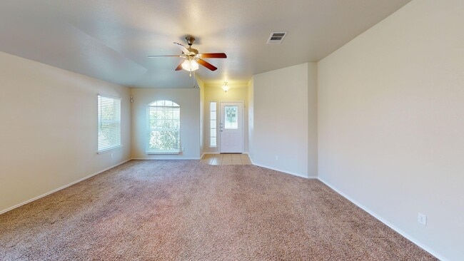 Building Photo - Wonderful 3 Bedroom, 2 Bath Home in Highly Desirable Splawn Ranch Subdivision