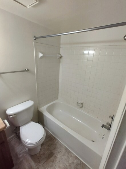 Building Photo - 600 Reusens Rd