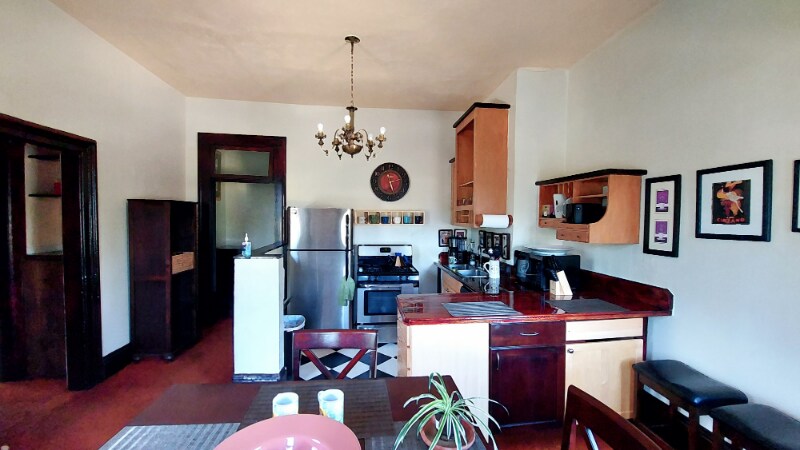 Building Photo - 334 E Mulberry St