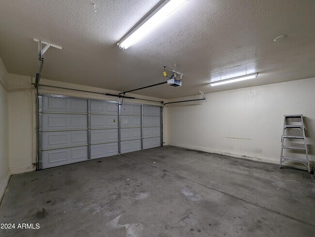 Building Photo - 11941 N 69th Ave