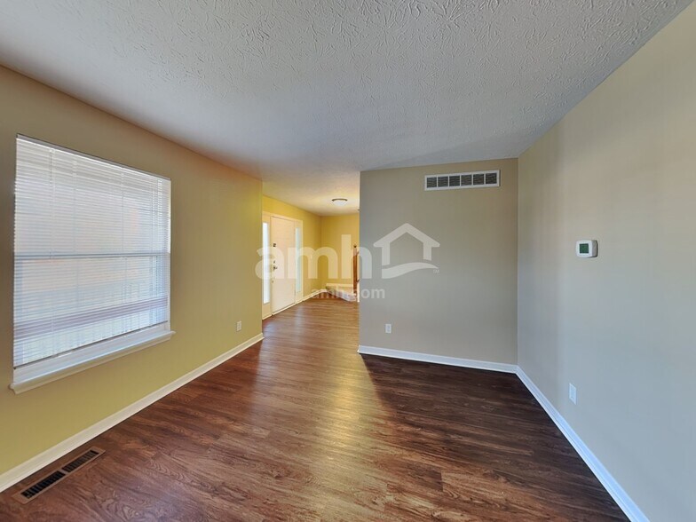 Building Photo - 1777 Woodstock Dr