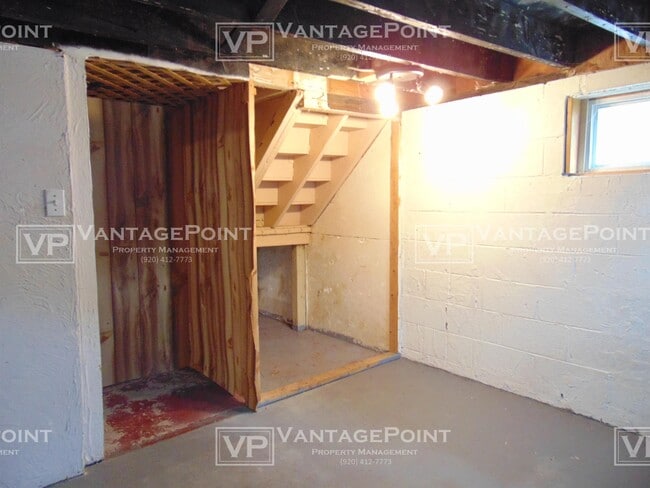 Building Photo - 993 Velp Ave