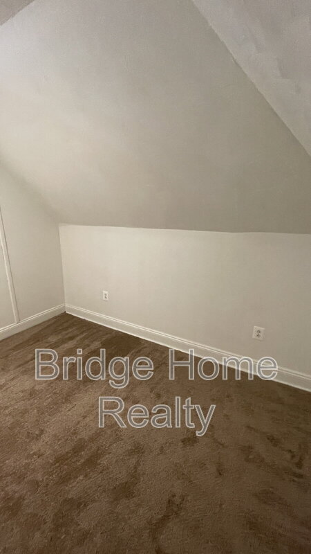 Building Photo - 319 N Balph Ave