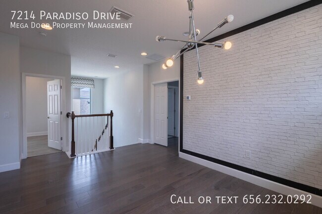 Building Photo - 7214 Paradiso Dr