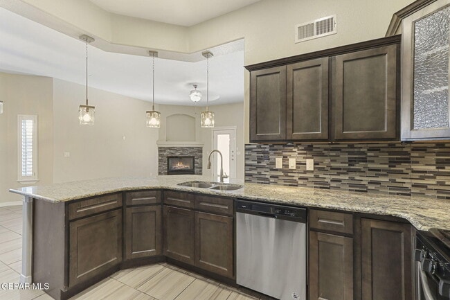 Building Photo - 14832 Sunny Land Ave