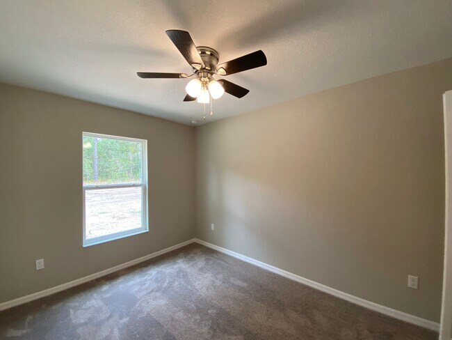 Building Photo - Desirable SW Ocala Neighborhood 3/2/2 *WON'T LAST*