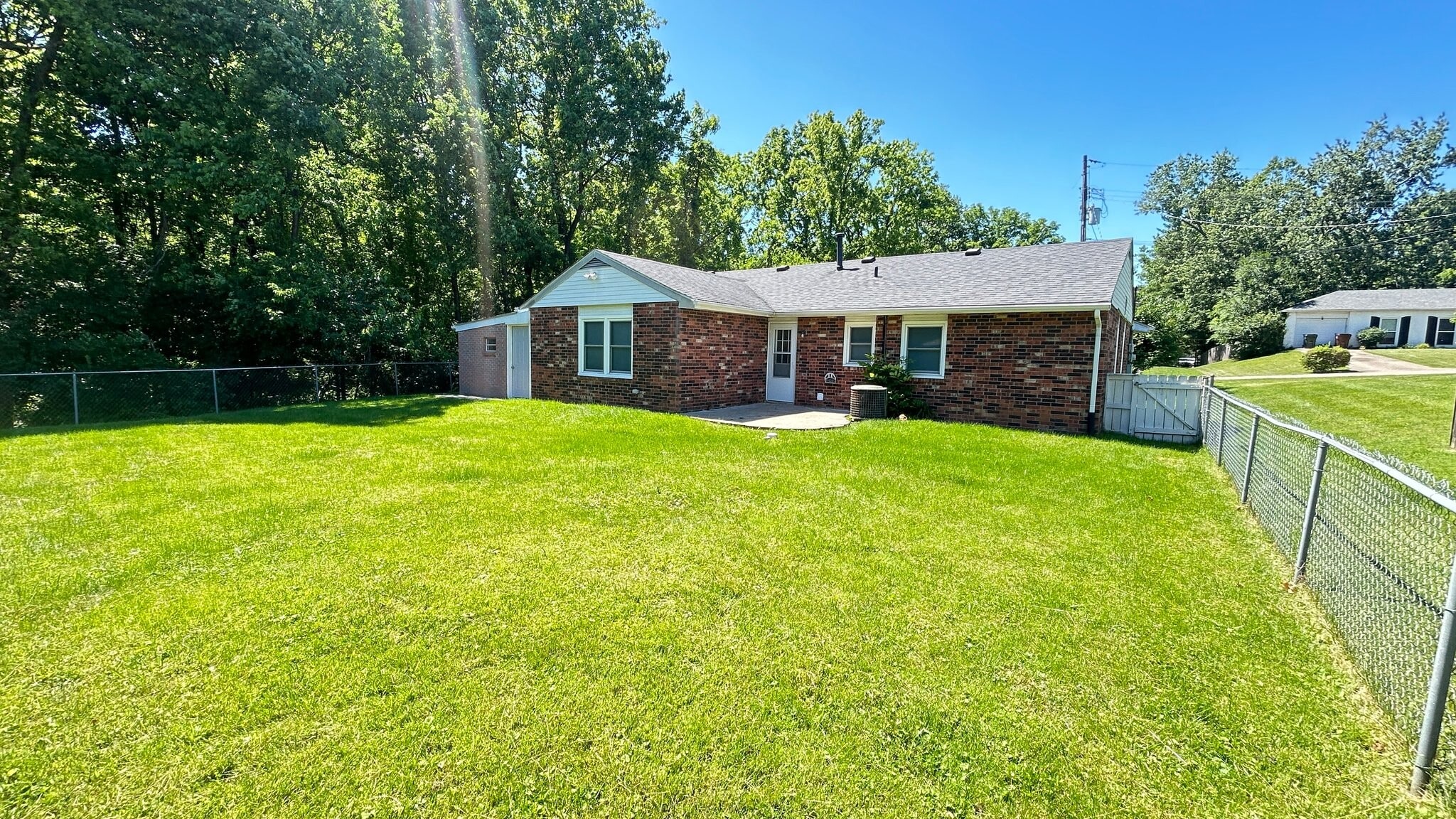 Building Photo - 8409 Saberdee Dr