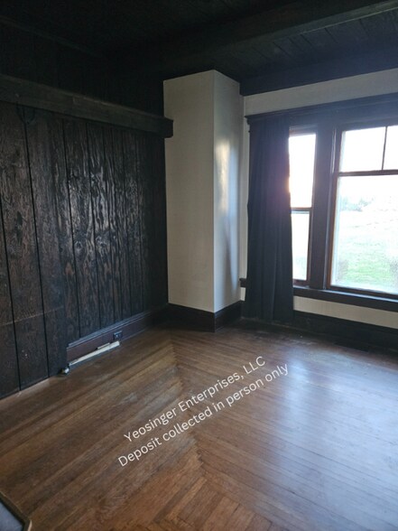Building Photo - 408 W Maple Ave